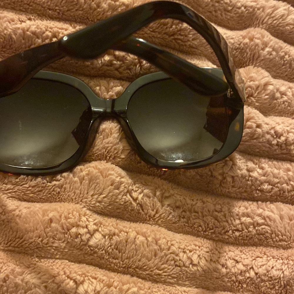 Authentic Burberry woman’s sunglasses 🕶️ 😎 - Picture 5 of 9